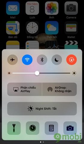 khac phuc loi pin iphone yeu khi len ios 10