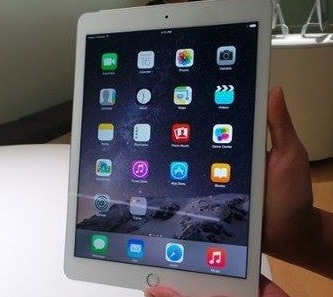 Làm thế nào để sử dụng nút Home ảo trên iPad Air 2 để xoay màn hình? 
